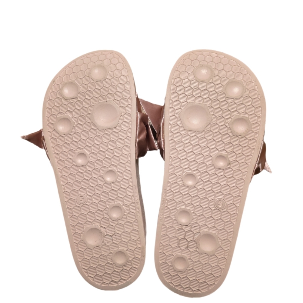 Puma Fenty Bow Slides in the color pink. SZ 7.5 LIKE NEW - Picture 9 of 12